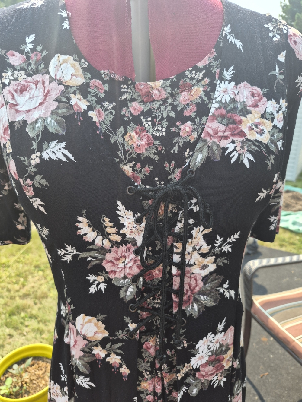 Vintage 90s Romantic Lace-Up Black Floral Midi Dress with Pink Roses - Picture 5 of 10